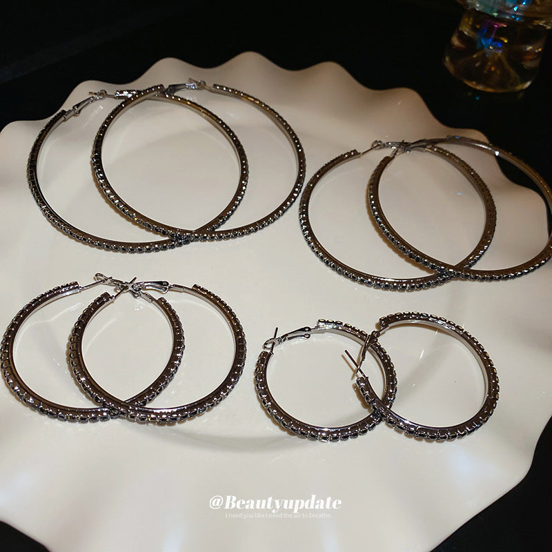 Orecchini a Cerchio da Donna in Rame con Strass Rotondi Geometrici e Fascino Minimalista di Lusso