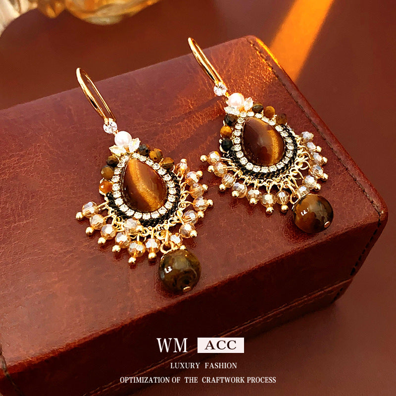Orecchini Geometrici Vintage Chic con Intarsio in Zirconia Cubica, Base in Lega e Ganci in Acciaio Inossidabile, con Accenti in Pietra di Vetro Tonda e Ovale Effetto Perla
