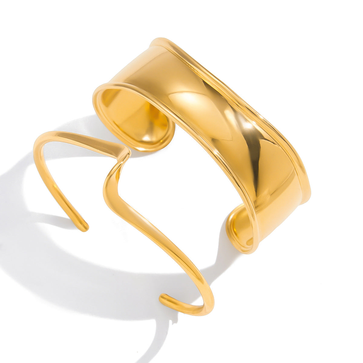 Bracciale Rigido Aperto Minimalista Geometrico in Acciaio al Titanio con Placcatura in Oro 18K da Donna