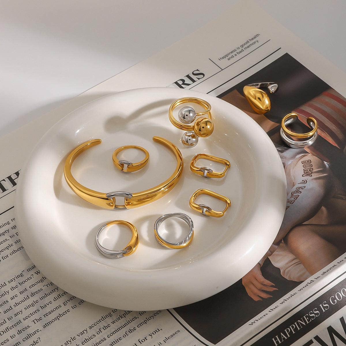 Set di anello, orecchini a lobo e bracciale regolabile placcati in acciaio inossidabile geometrico all'avanguardia con catena di perline