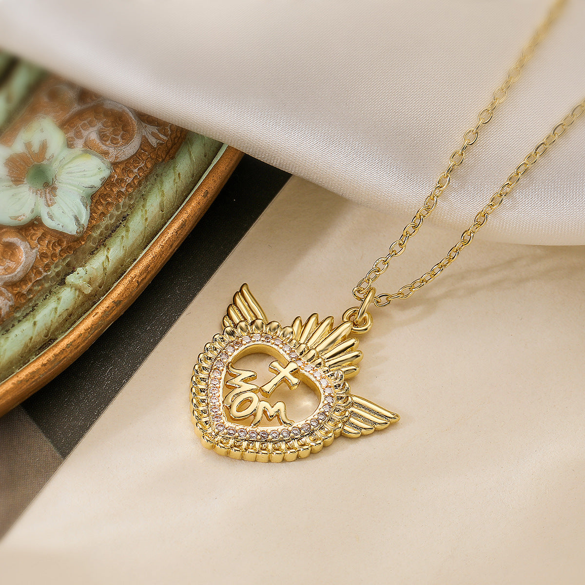 Minimalist Heart-Shaped Copper Pendant Necklace with Real Gold Plating and Zircon Accents for Women