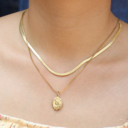 Collana a doppia catena serpente minimalista da donna in acciaio al titanio placcato oro 18K