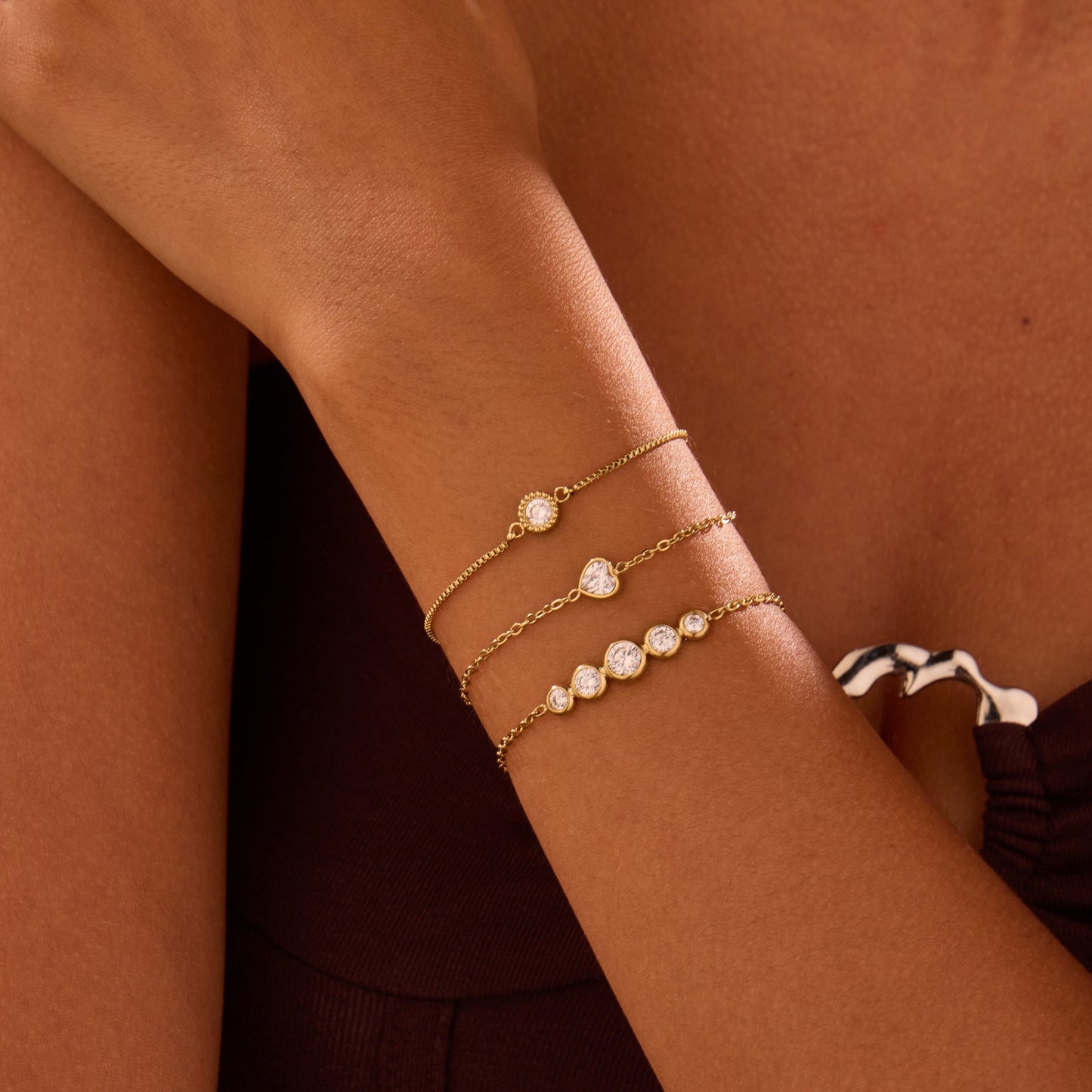 Fashionable Heart-Shaped Zirconia-Set Stainless Steel Bracelet with 18K Gold Plating for Women