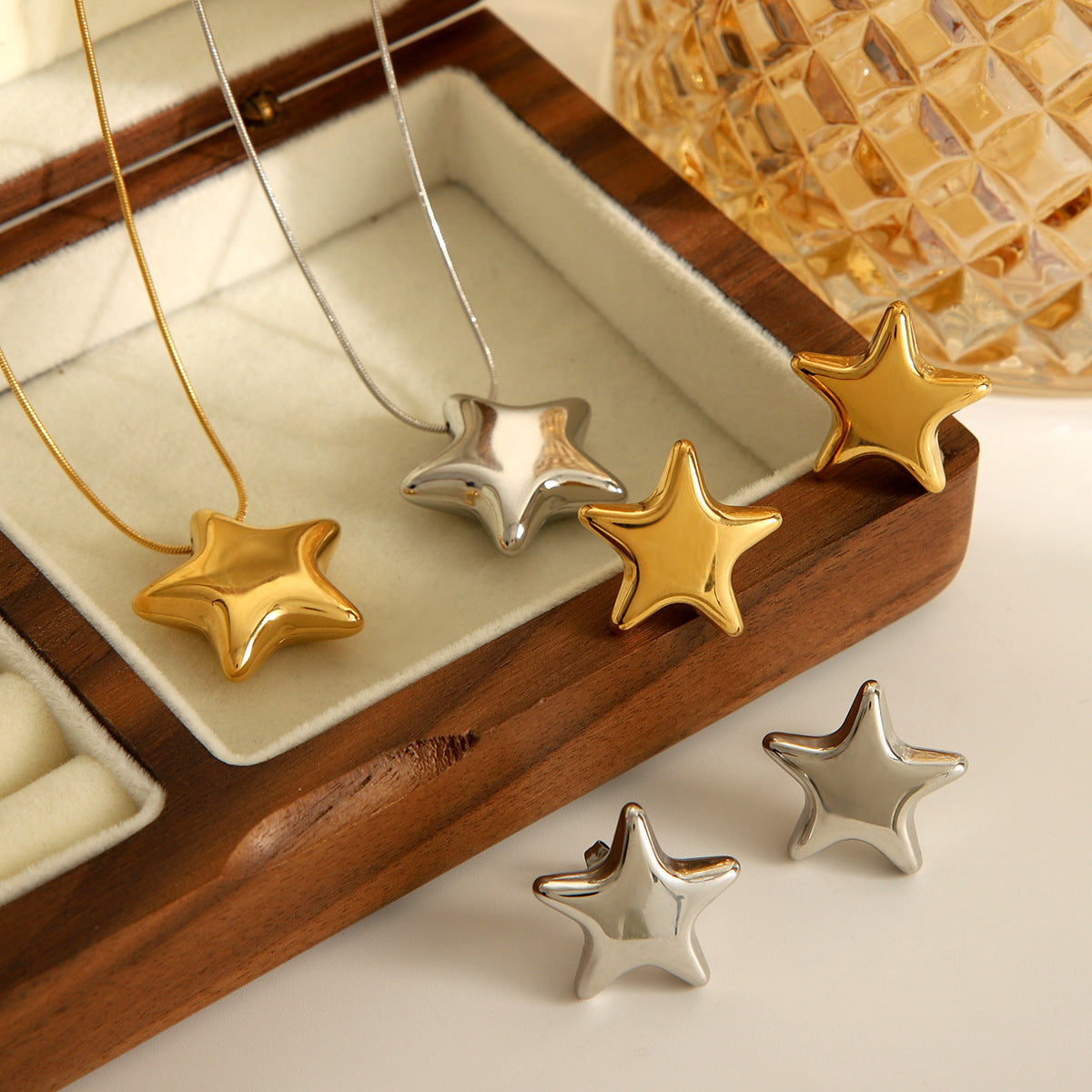 Collana Minimalista da Donna con Ciondolo a Stella in Acciaio Inossidabile Placcato Oro 18K