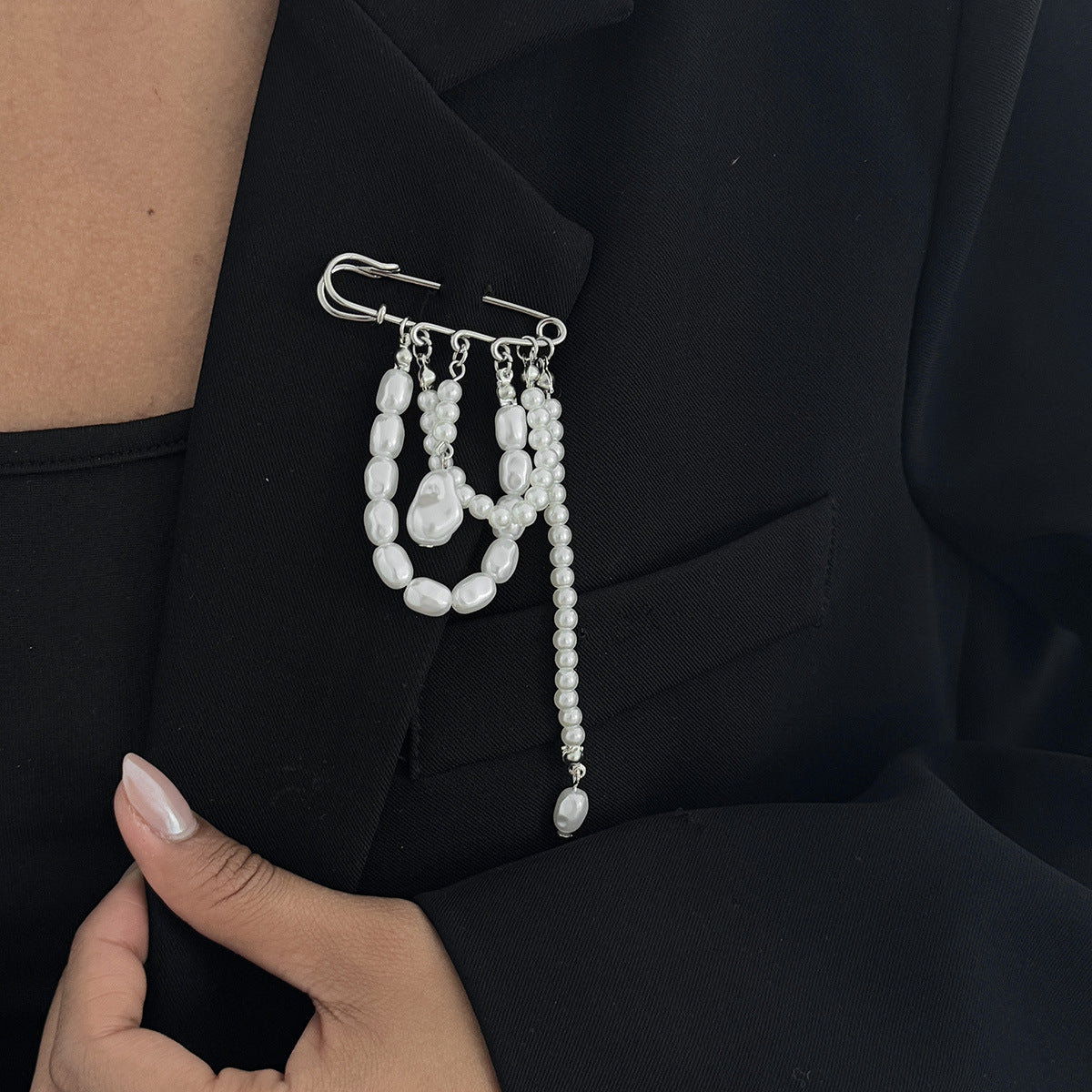 Elegant Star Shaped Imitation Pearl Brooch with Tassel Chain for Women