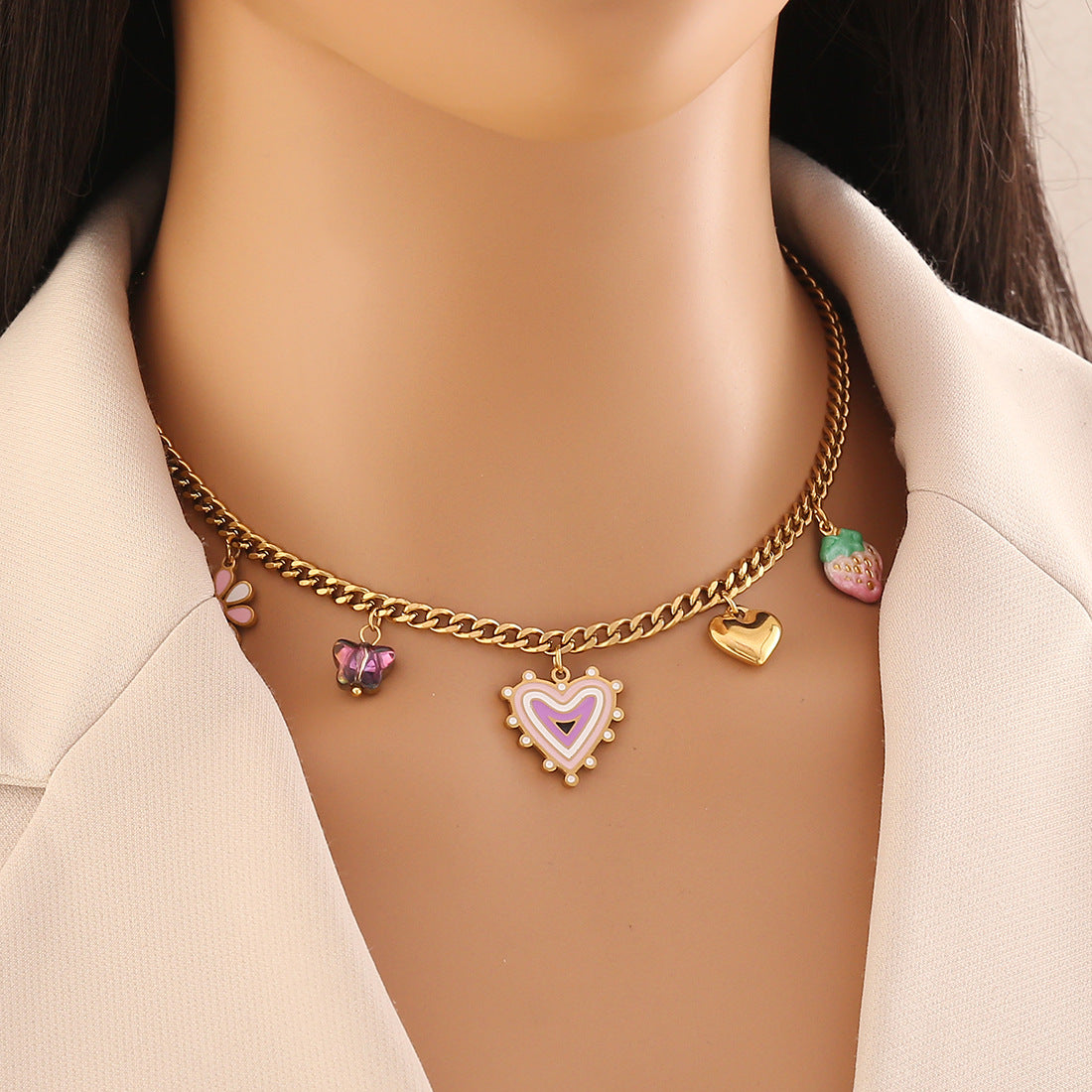 Collana con pendente a forma di cuore retrò in acciaio inossidabile con finitura placcata per donna, delicata catena clavicola in stile fresco e dolce