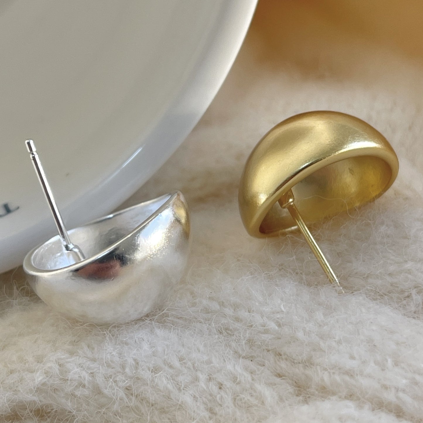 Sweet Matte Round Geometric 925 Sterling Silver Earrings with Pearl Inlay Polka Dot Design