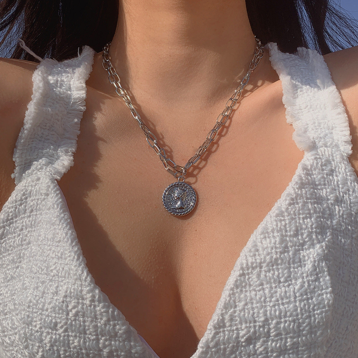 Minimalist Heart-Shaped Tassel Pendant Necklace with Rhinestone Inlay on Cross Chain for Women