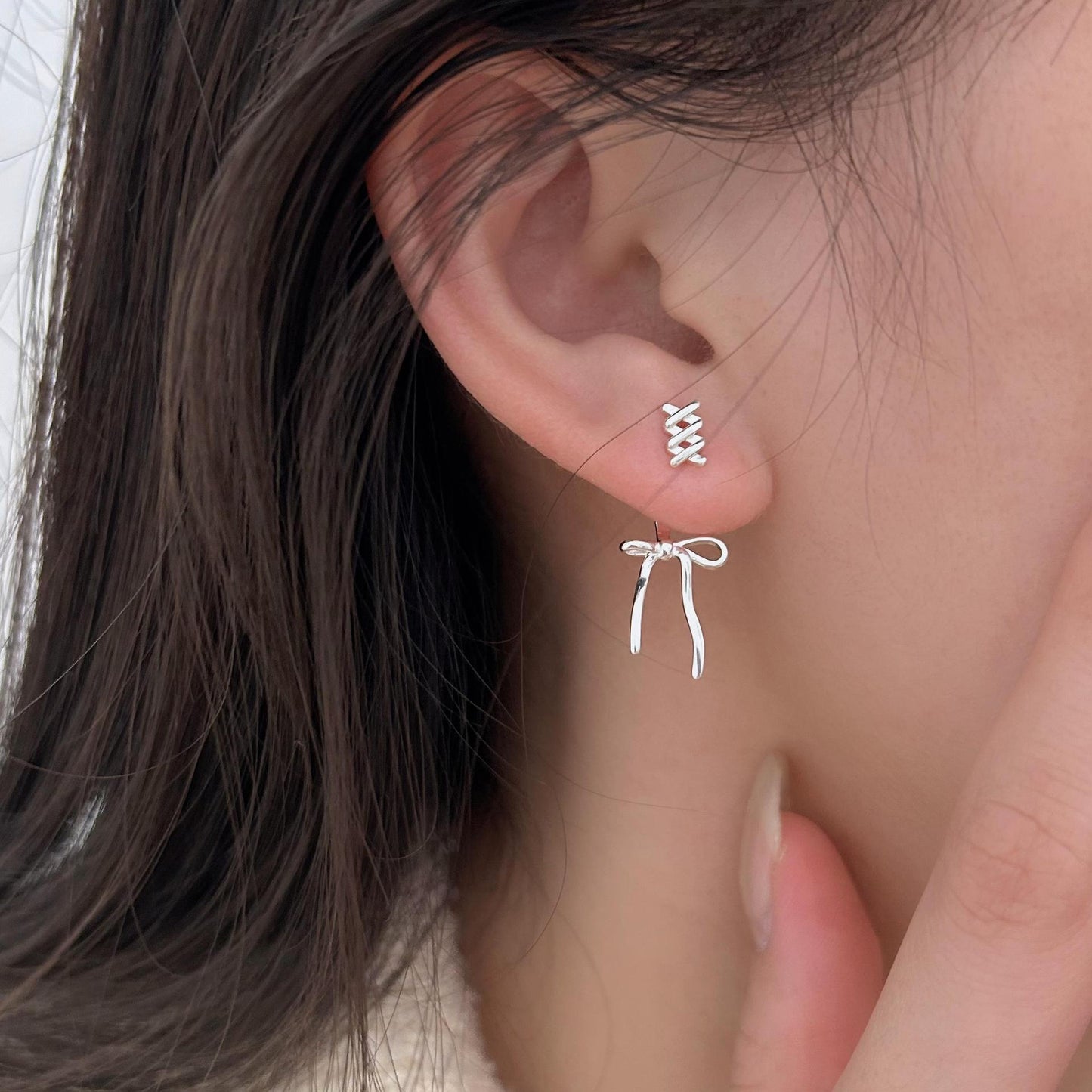 Pendientes minimalistas de lazo en plata de ley 925 con acabado pulido para mujer