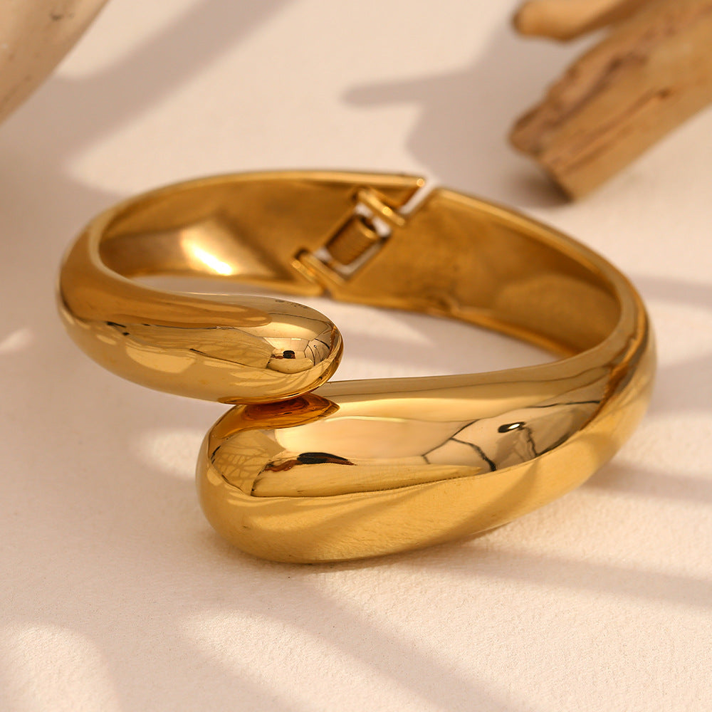 Pulsera minimalista extragrande de acero inoxidable con baño de oro de 18K y diseño de doble cabeza de serpiente para mujer