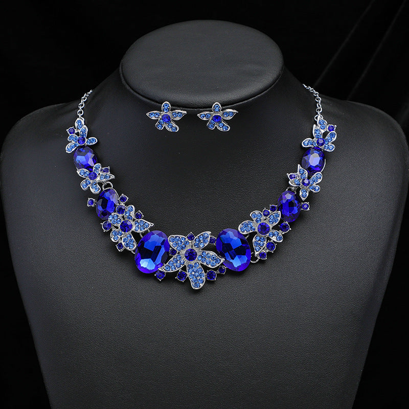 Exaggerated Vintage Floral and Leaf Pendant Necklace Set with Rhinestone Inlay on O-Chain Alloy Jewelry for Women