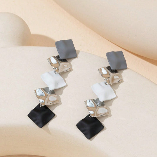 Pendientes largos colgantes minimalistas de cobre chapado con forma de onda geométrica y postes de acero inoxidable para mujer