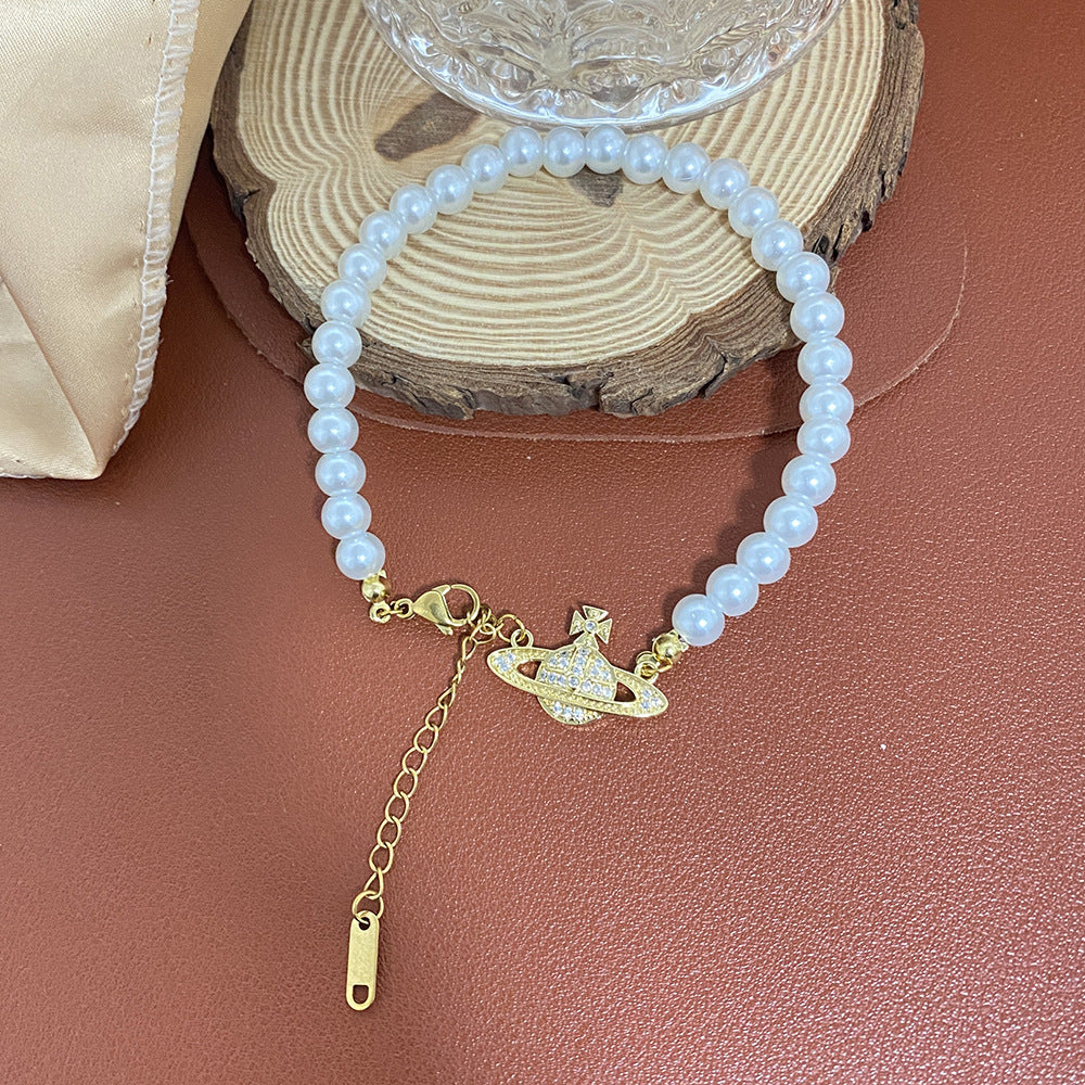 Collana Minimalista a Forma di Saturno con Perla in Acciaio al Titanio con Pendente Placcato Oro su Catena a O per Donne e Uomini