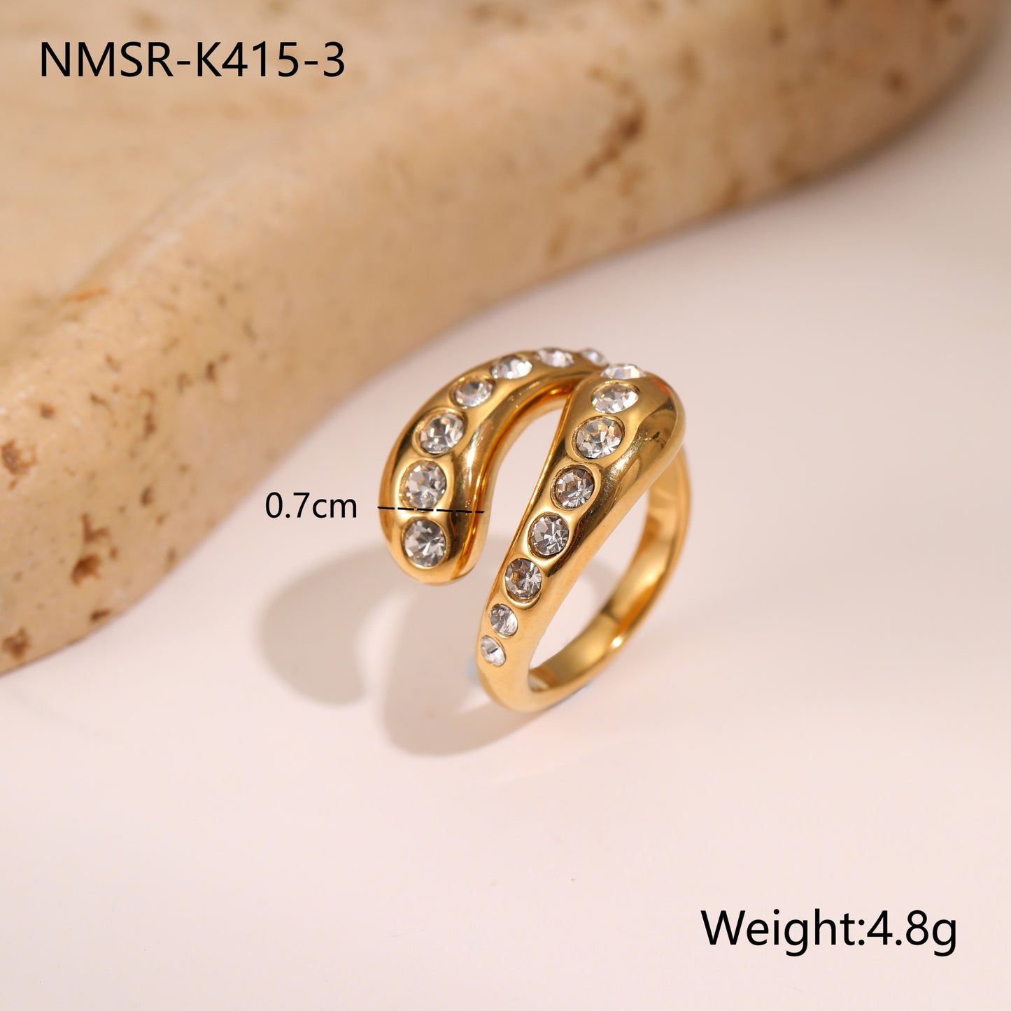 Anello regolabile minimalista geometrico in acciaio al titanio martellato da donna con finitura placcata
