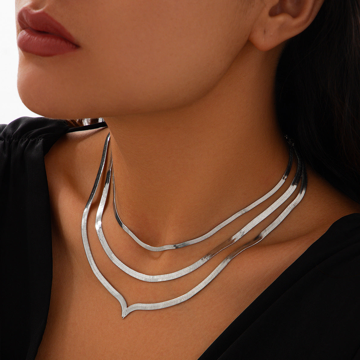 Collar Minimalista con Cadena de Serpiente en Forma de V para Mujer, Colgante Geométrico de Cobre con Acabado Galvanizado