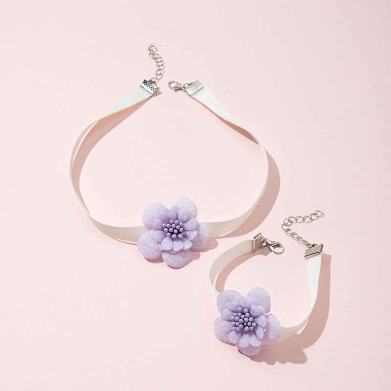 Collar con colgante floral hecho a mano para mujer en tela con delicado diseño de flor para viajes a la playa en verano