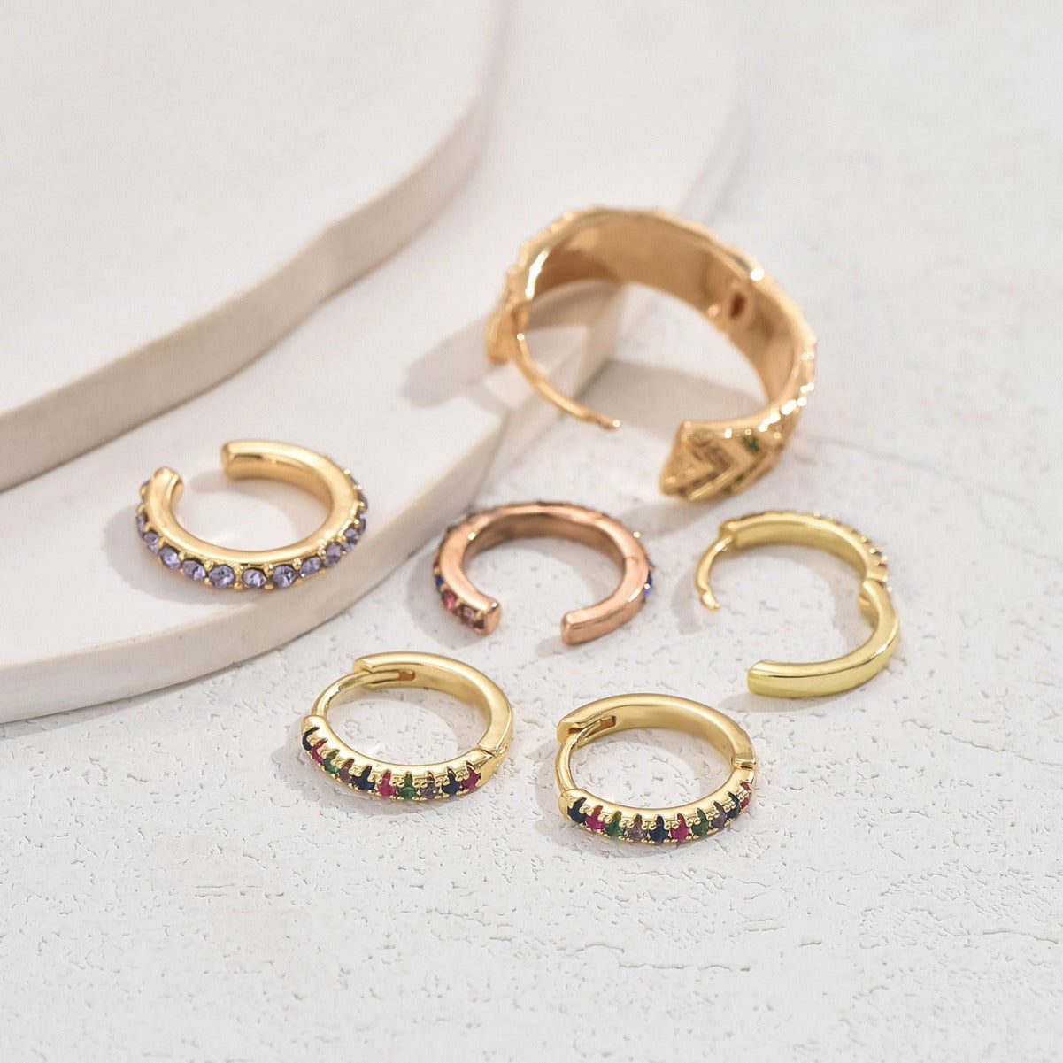Orecchini a Perno a U Geometrici di Lusso Minimalisti da Donna con Intarsio di Zirconi e Perni in Acciaio Inossidabile
