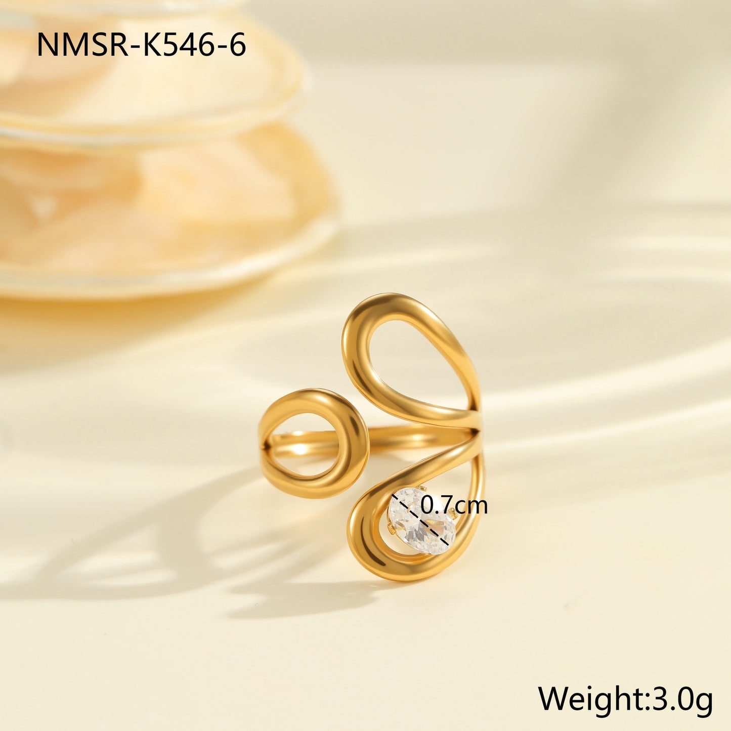Anillo Minimalista Geométrico de Acero Inoxidable con Baño de Oro de 18K y Detalles de Zirconia para Mujer
