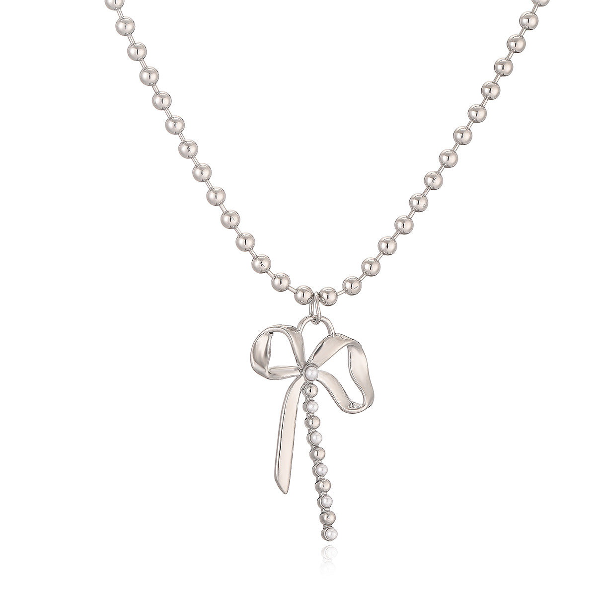 Collana da donna minimalista con fiocco, intarsio di perle e catena placcata oro in rame