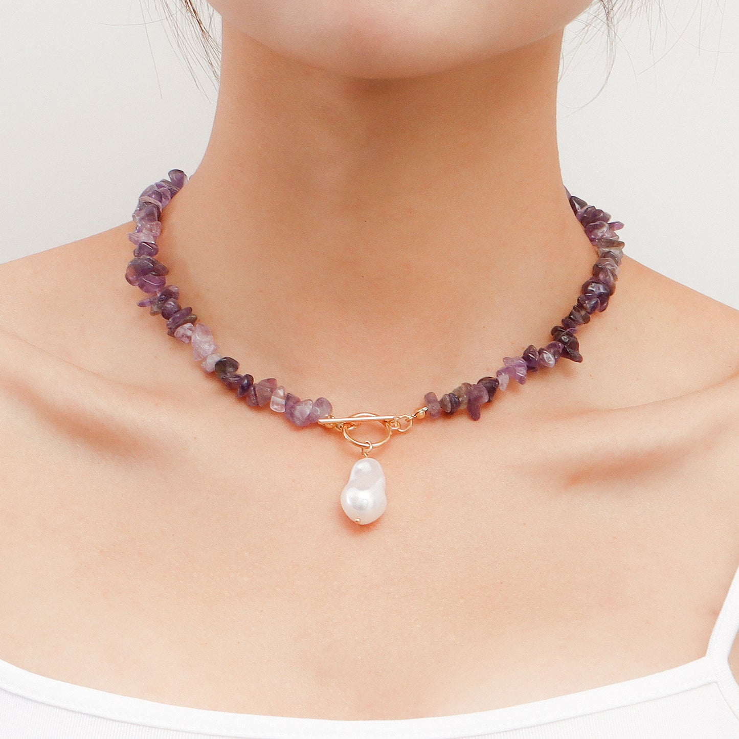 Minimalist Geometric Alloy Necklace with Mother-of-Pearl Pendant and Plated Finish for Women