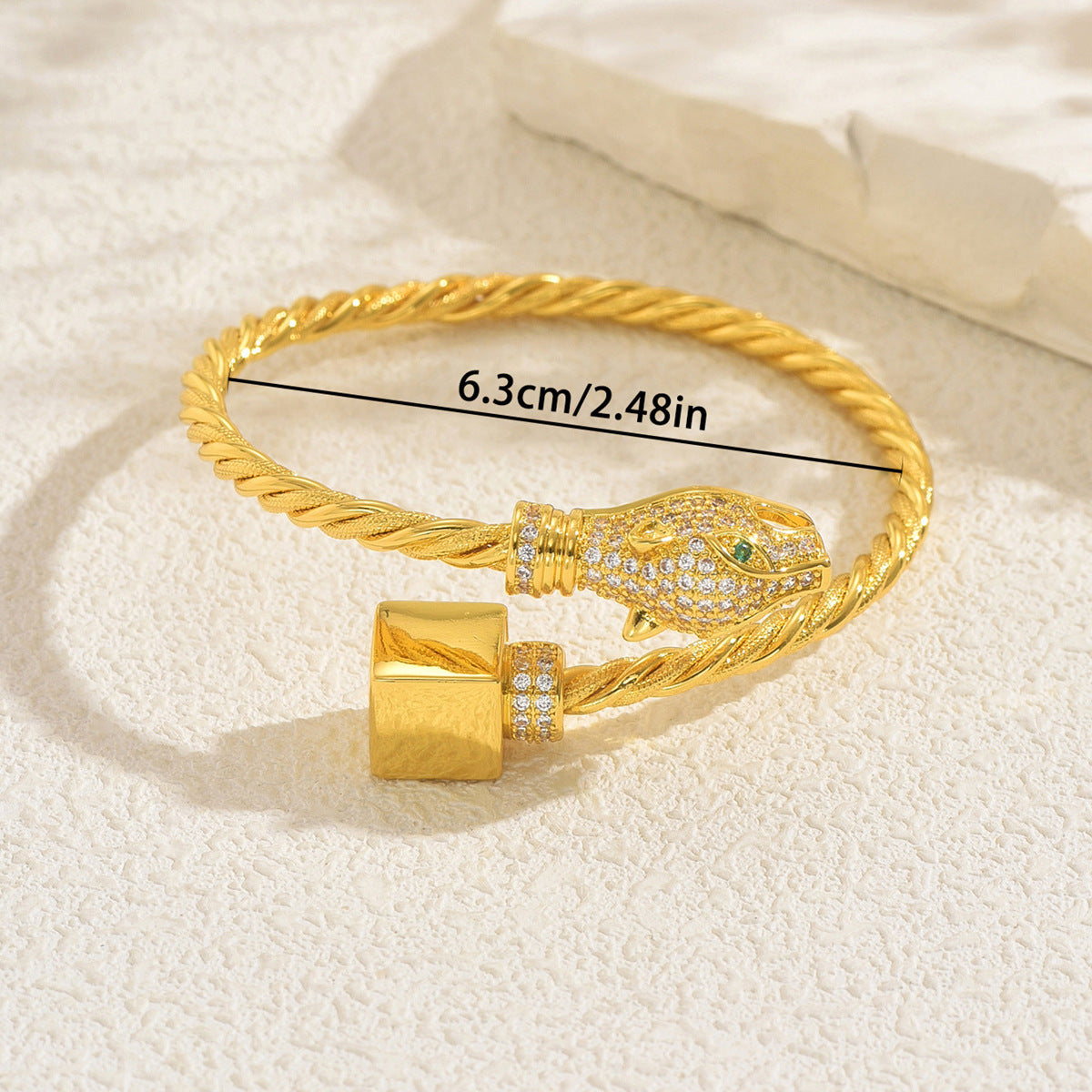 Pulsera de estilo lujoso con diseño cuadrado en forma de serpiente con incrustaciones de pedrería para mujer, brazalete ajustable en aleación de latón