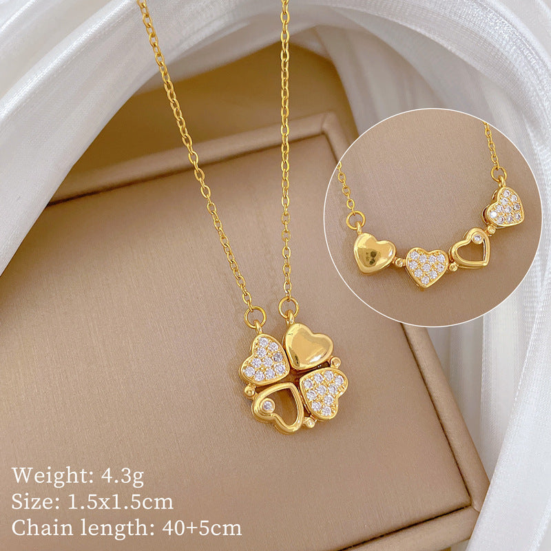 Collana con pendente a forma di cuore e quadrifoglio in stile cartone animato, in acciaio al titanio con intarsio di strass, catenina regolabile con chiusura a moschettone per donna e uomo