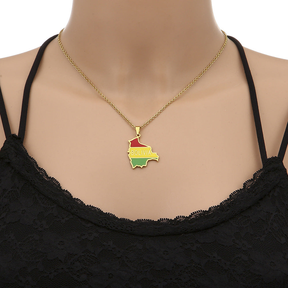Collana con ciondolo a mappa geometrica etnica della Bolivia in acciaio inossidabile con charm in acciaio al titanio e finitura galvanica su catena O-ring