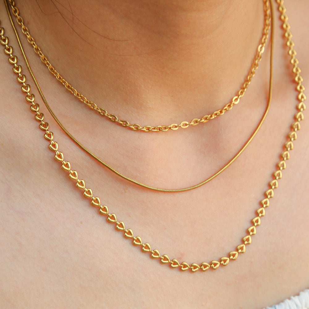 Collar Gargantilla Bohemio de Acero Inoxidable con Forma de Corazón para Mujer, con Colgante de Acero de Titanio y Acabado Galvanizado