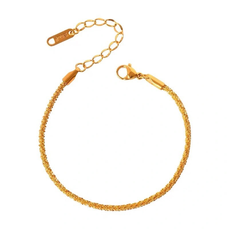Minimalist Starry Sky Braided Bracelet for Women with Leaf Shape Design in Gold-Plated Copper Alloy and Floral Petal Details