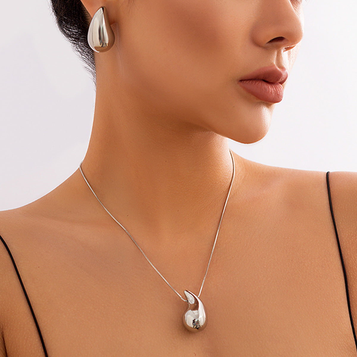 Minimalist Punk Plated Alloy Teardrop Pendant Necklace Snake Chain for Women