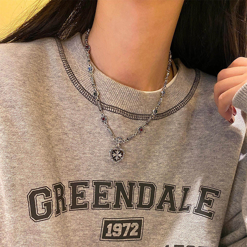 Collana a forma di cuore con strass intarsiati, dolce e audace, per donna, catena alla clavicola alla moda con ciondolo in lega