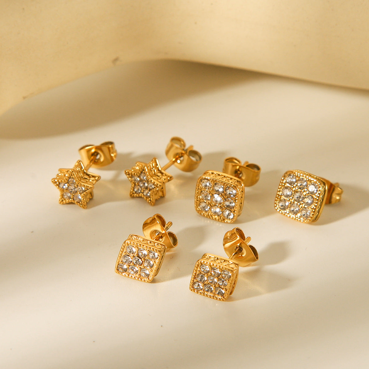 Geometric Star-Shaped Stainless Steel Earrings with Rhinestone Inlay for Women, Plated in 18K Gold Tone, Minimalist and Trendy Fashion Ear Studs