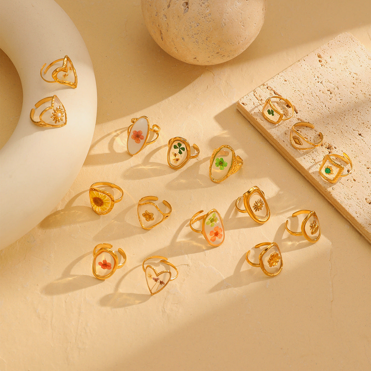 Light Luxury Floral-Shaped Stainless Steel Ring for Women with Epoxy Resin Preserved Flowers and Plated Finish