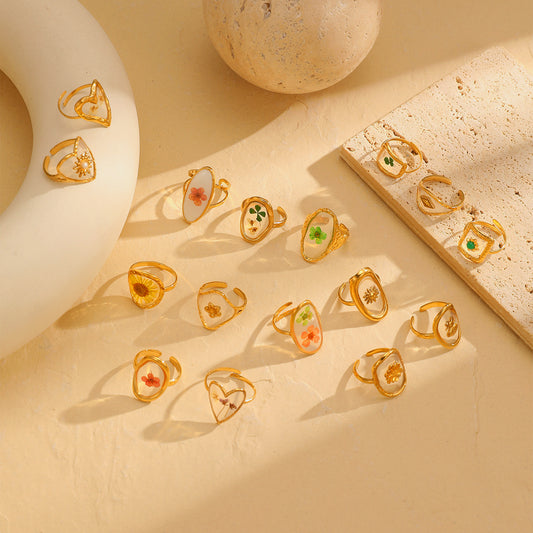 Light Luxury Floral-Shaped Stainless Steel Ring for Women with Epoxy Resin Preserved Flowers and Plated Finish