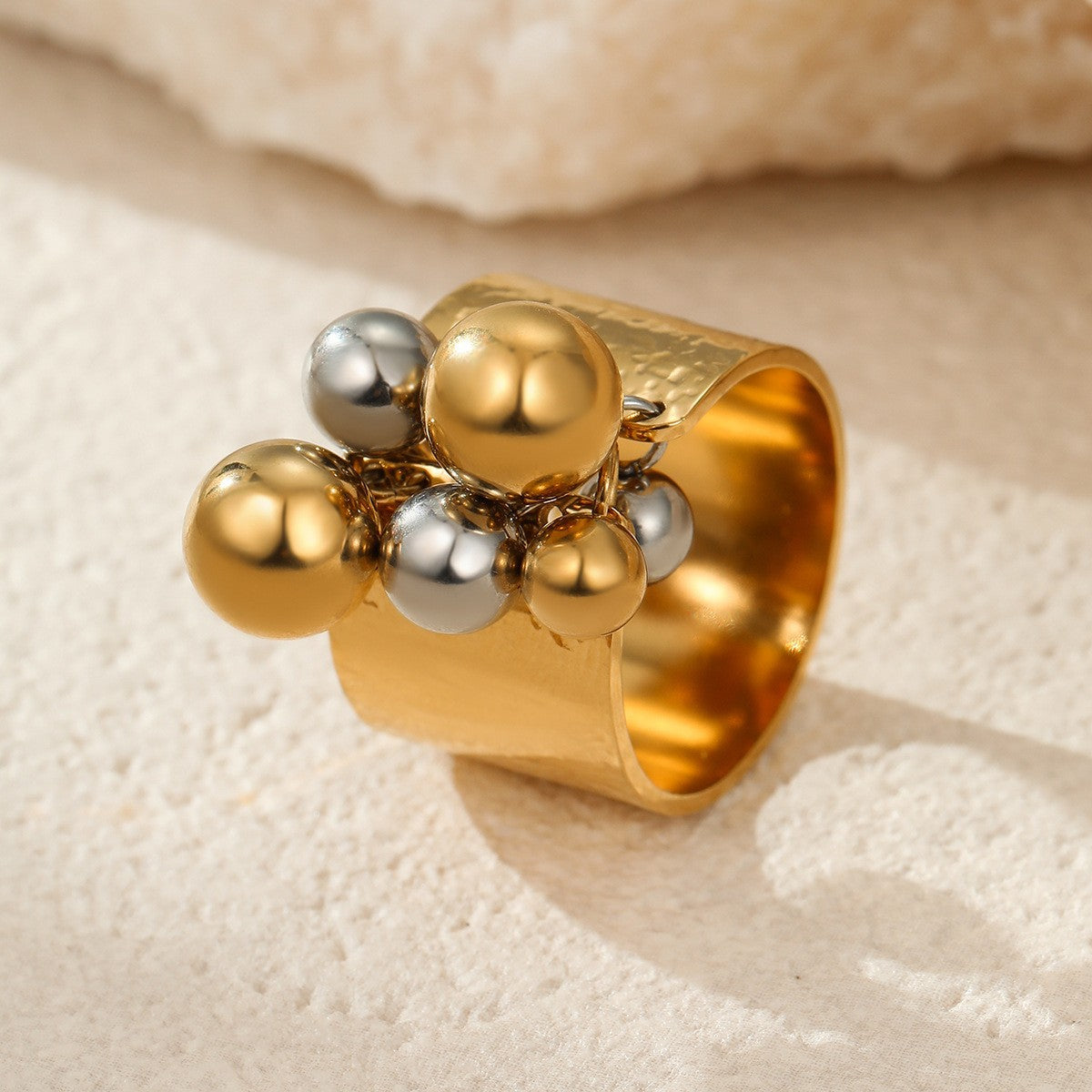 Anillo de acero inoxidable geométrico minimalista con chapado en oro de 18 quilates para mujer