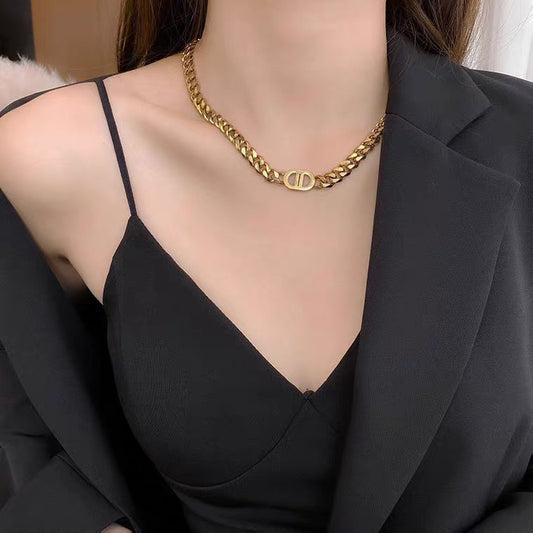 Collar Minimalista de Acero de Titanio con Letra Geométrica D para Mujer, Baño de Oro y Estilo Cadena de Clavícula