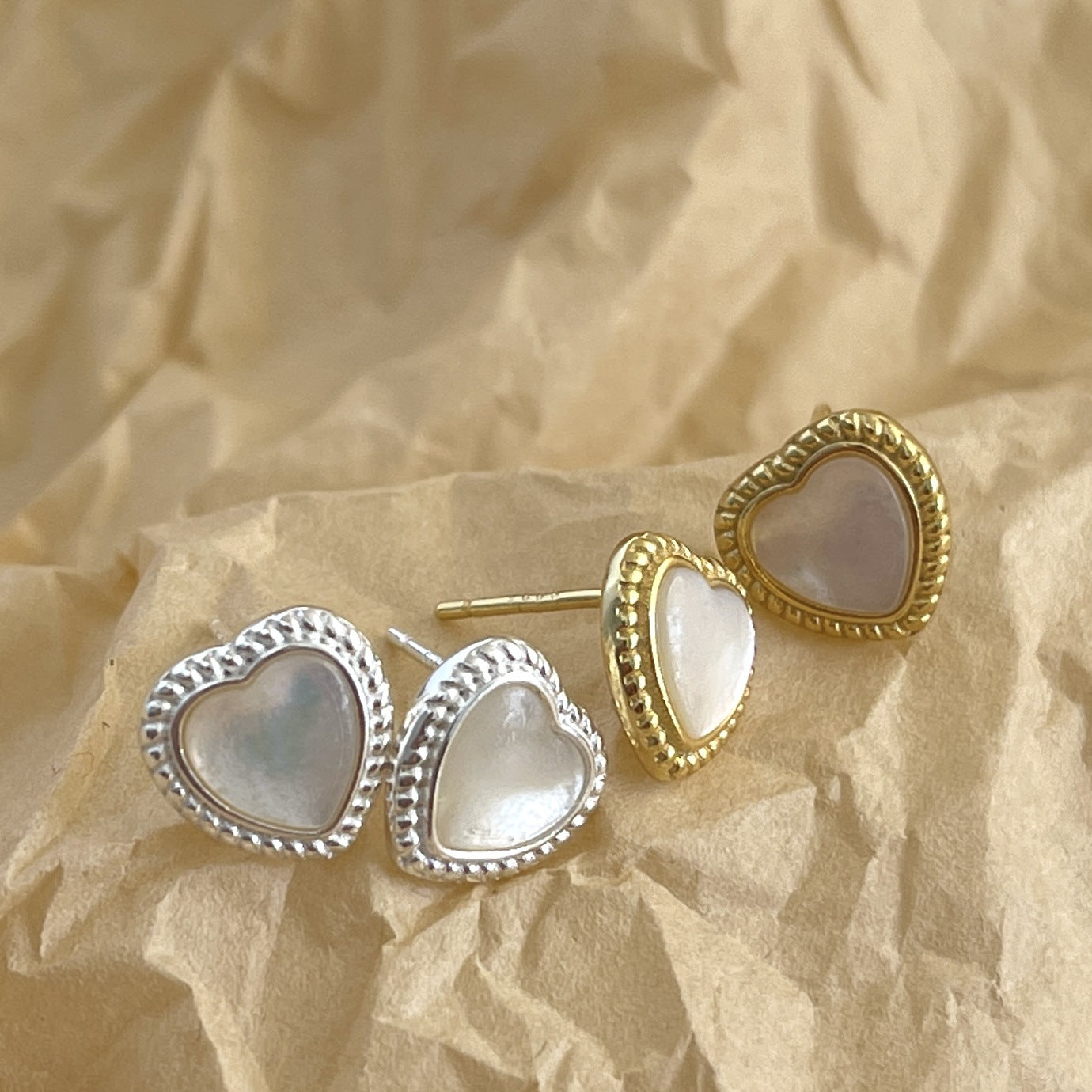 Orecchini a perno minimalisti a forma di cuore in argento sterling 925 placcato oro da donna