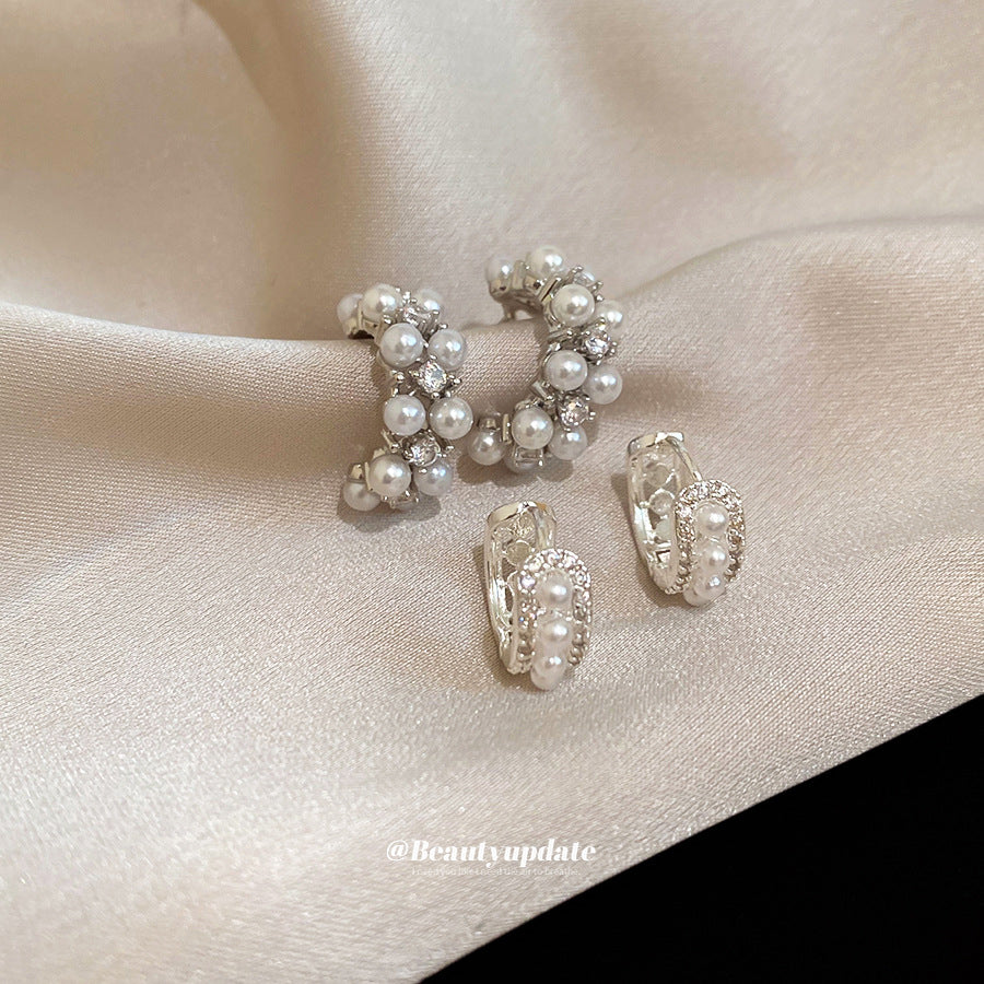 Orecchini a perno da donna a doppia falda a C in stile retrò francese elegante, con perle e intarsio in zircone