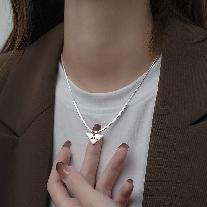 Collana con pendente geometrico minimalista in acciaio al titanio da donna con catena a serpente con finitura lucida e doppia stratificazione per clavicola