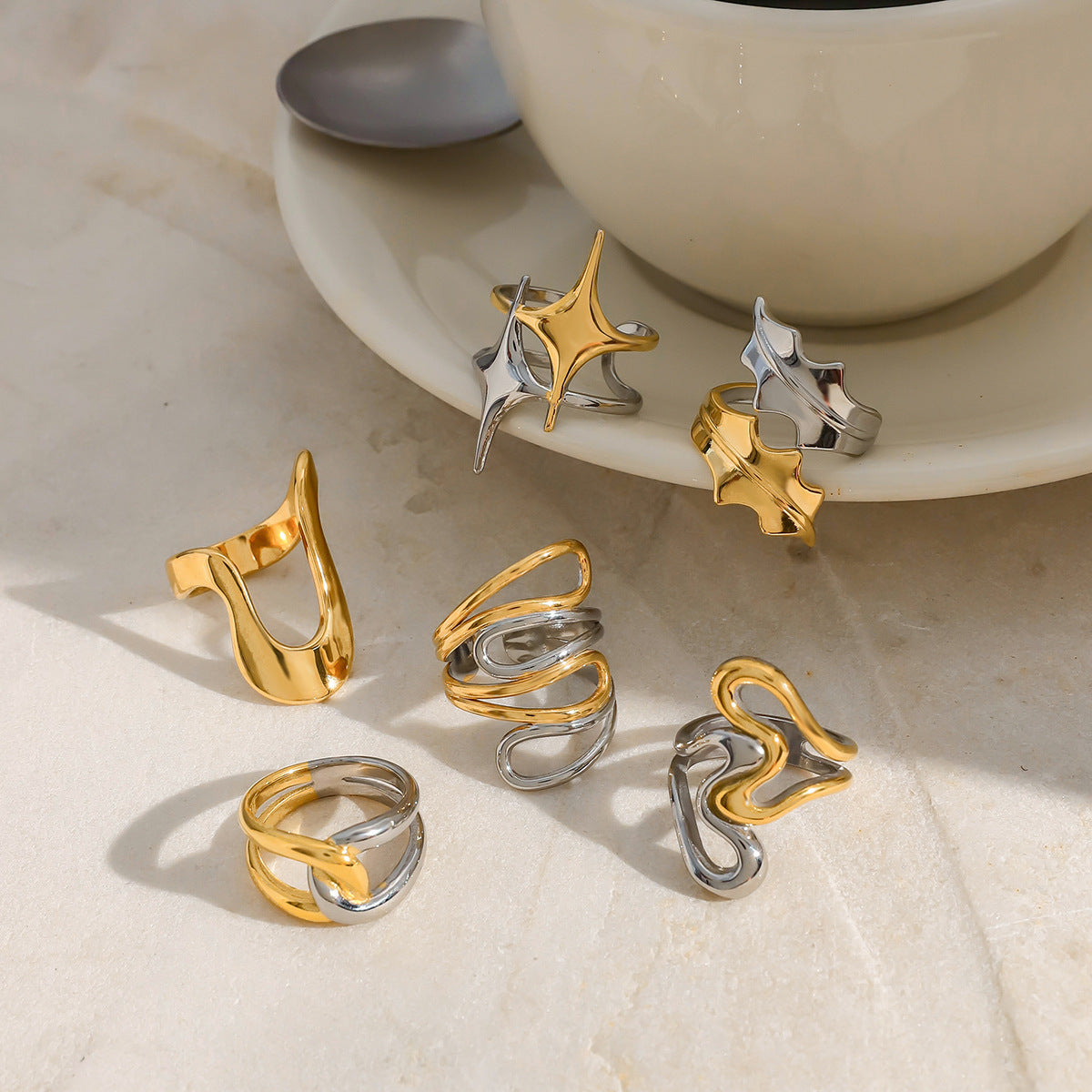 Anello placcato in acciaio inossidabile a forma geometrica da donna con accento a stella, accessorio di moda minimalista