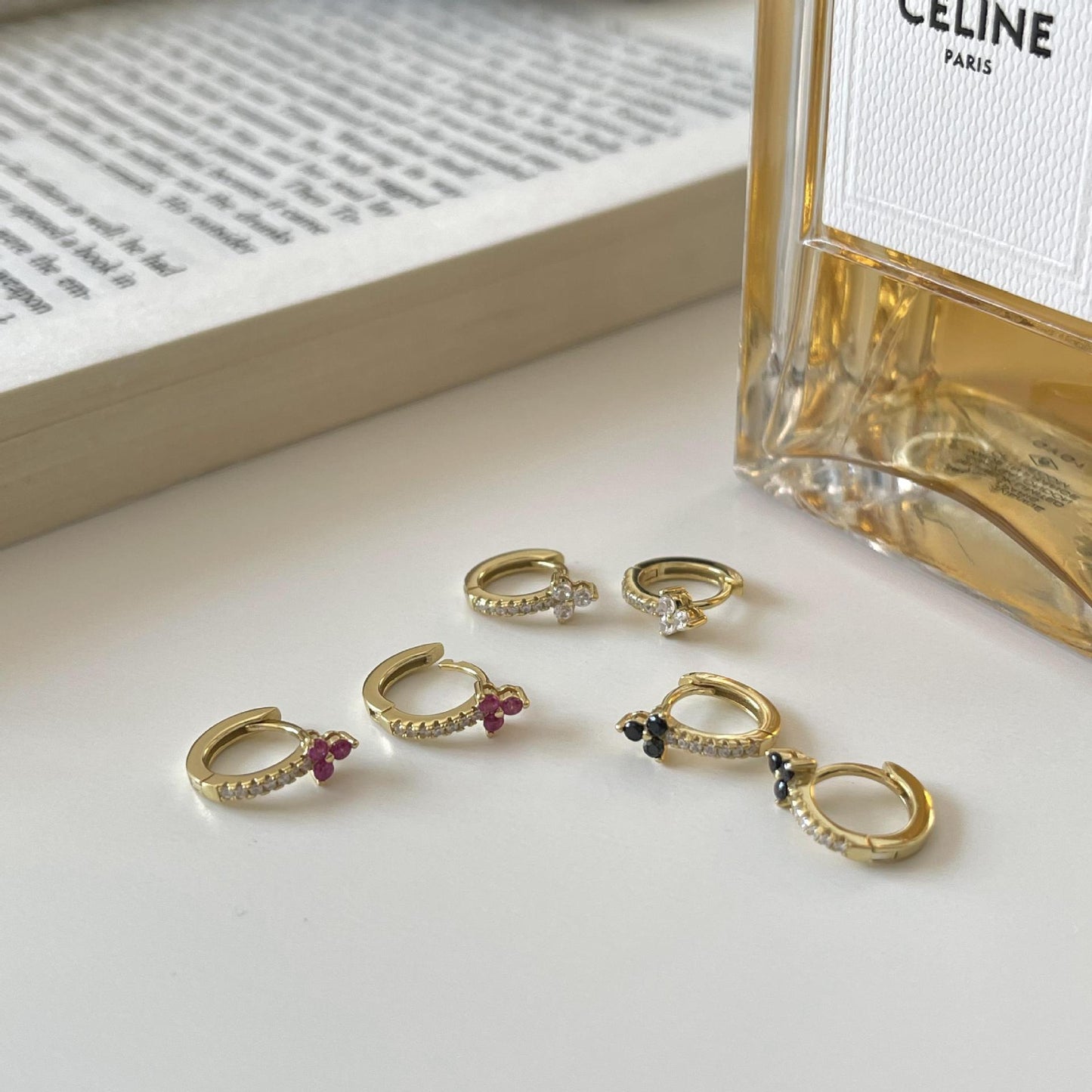 Orecchini a cerchio da donna minimalisti con zirconi cubici placcati in argento sterling 925