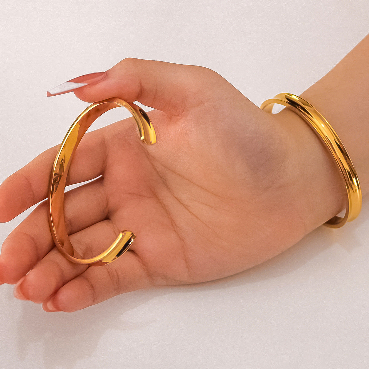 Bracciale a C minimalista in acciaio inossidabile placcato oro 18 carati per uomo e donna