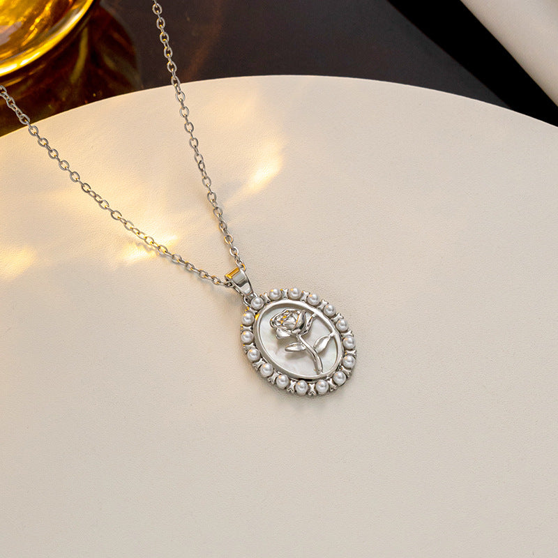 Collana Minimalista con Ciondolo a Cuore, Fiocchi e Strass in Acciaio al Titanio Placcato su Catena a O