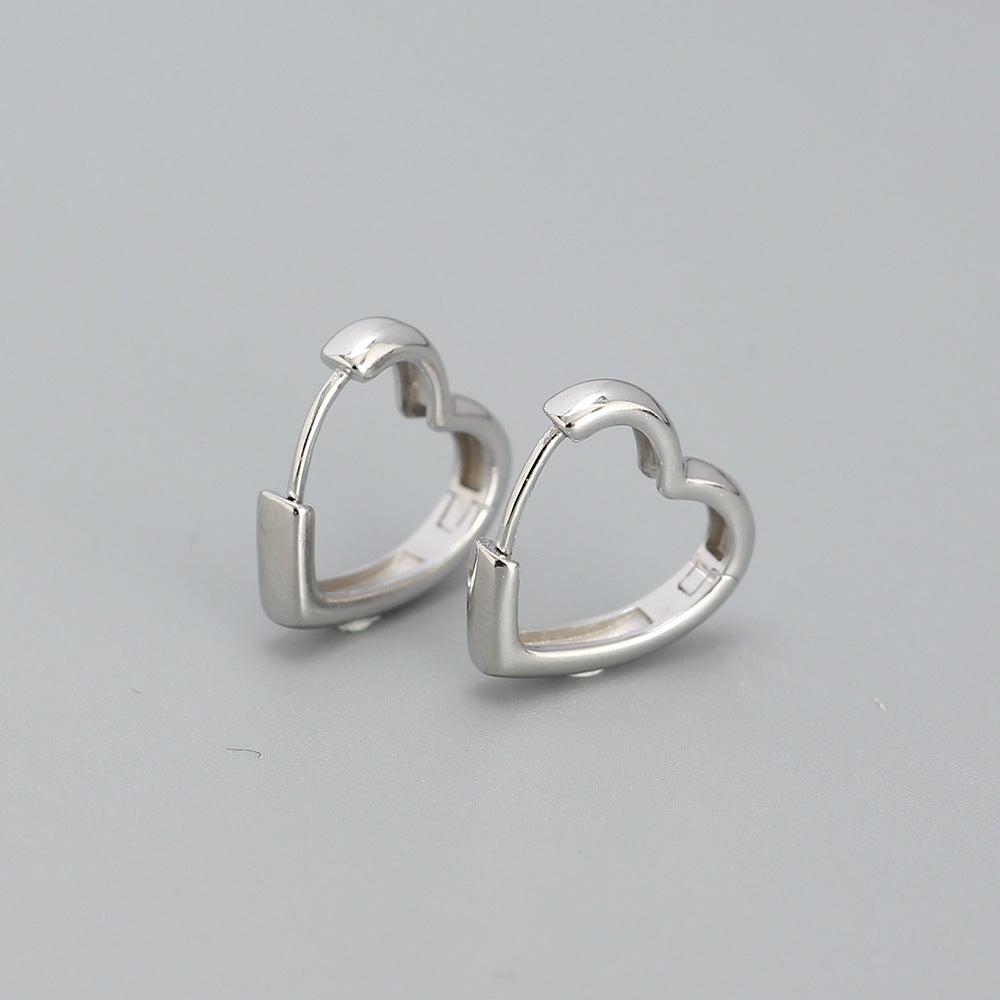 Orecchini a perno a forma di cuore in argento sterling S925 con finitura lucida — Gioielli da donna alla moda adatti per l'ufficio