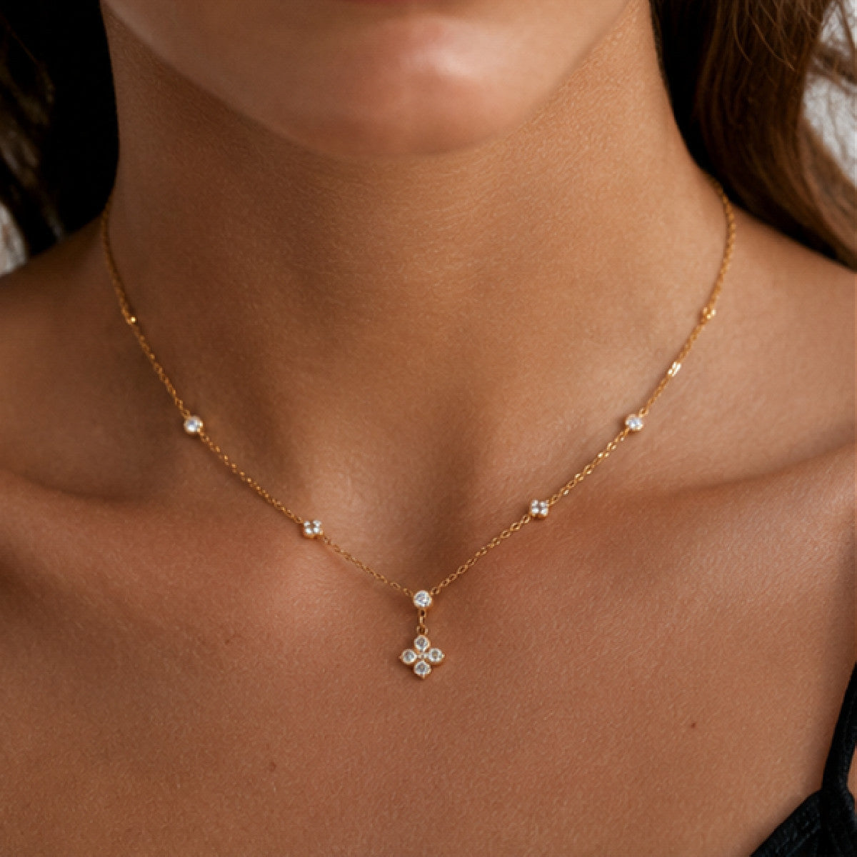 Luxury Elegant 18K Gold Plated Stainless Steel Floral Pendant Necklace with Cubic Zirconia Inlay for Women