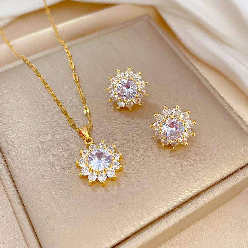 Parure di Orecchini e Collana in Rame Placcato con Zirconi Geometrici di Lusso