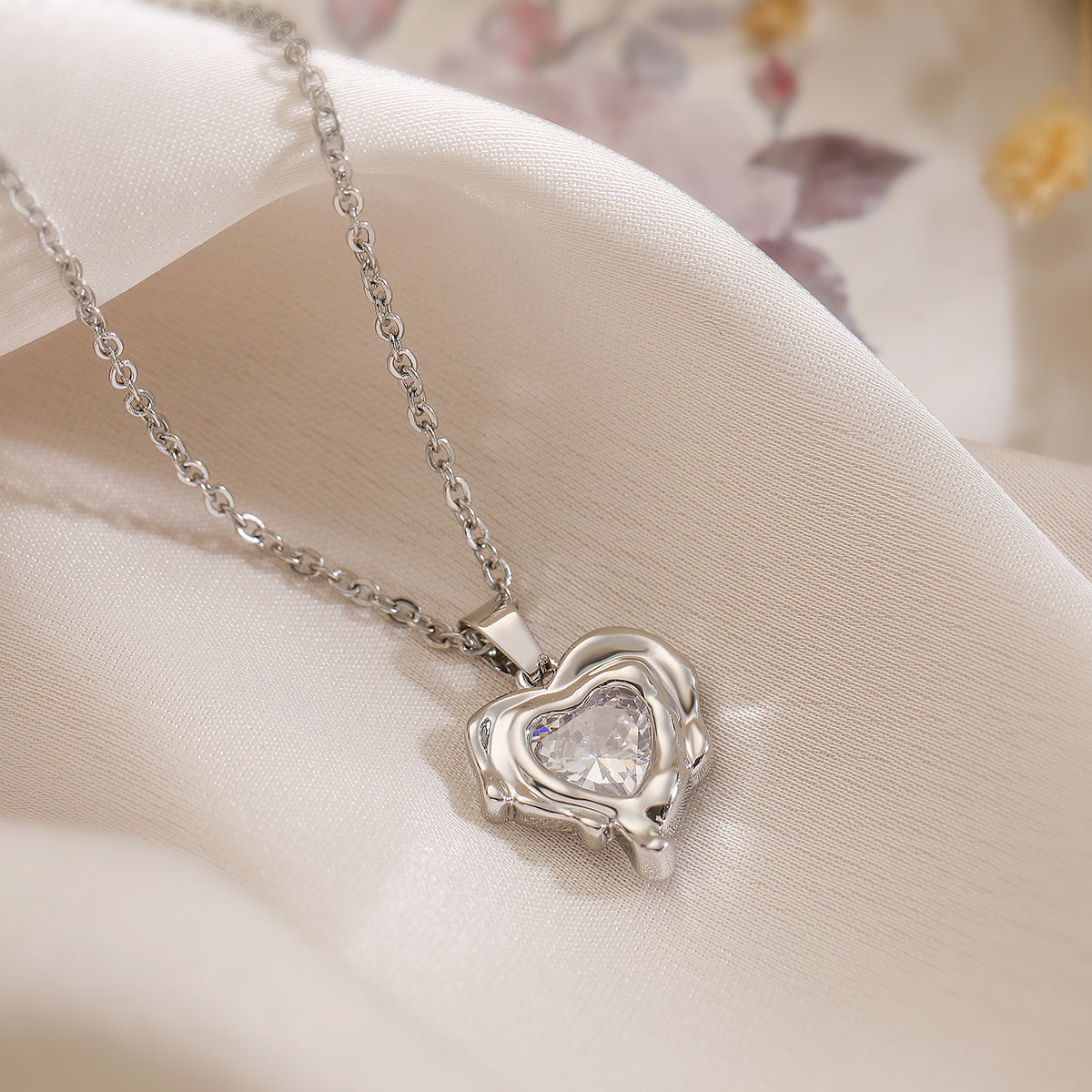 Minimalist Heart-Shaped Copper Pendant Necklace with Real Gold Plating and Zircon Accents for Women