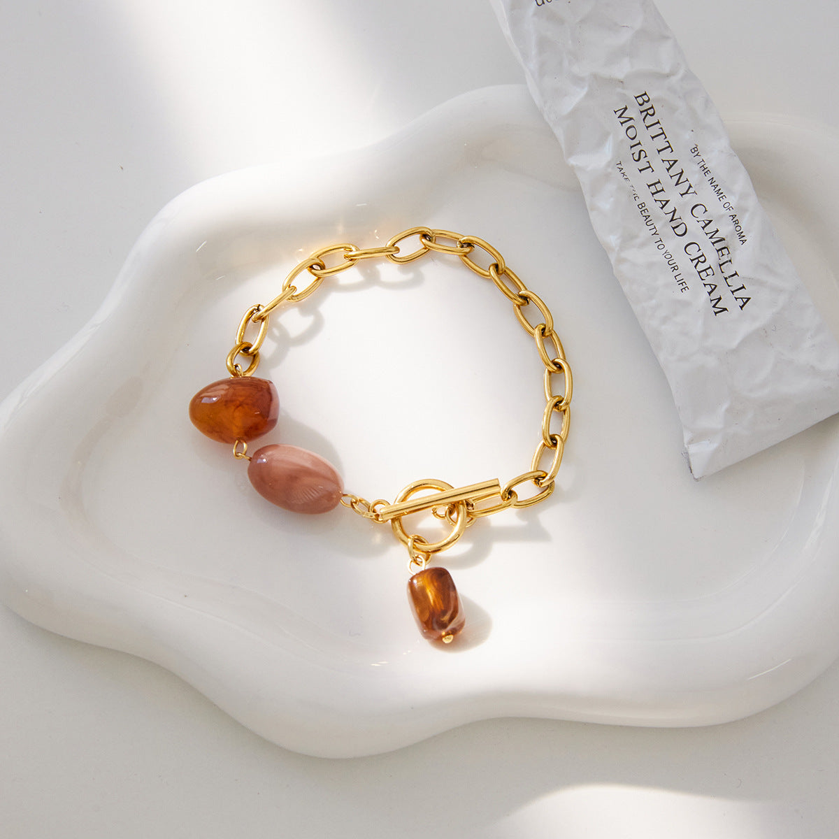 Bracciale a Cuore in Resina Stile Retrò con Finitura Galvanica per Donna, Accessorio di Moda Leggero e di Lusso