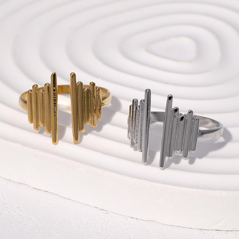 Anello da donna in acciaio inossidabile geometrico minimalista con placcatura in oro 18 carati e fascia aperta regolabile