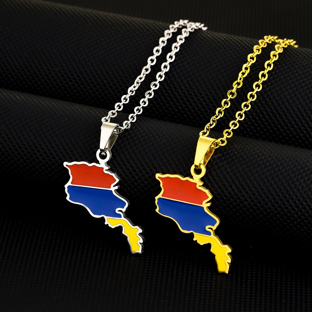 Collana con Pendente Etnico Geometrico in Acciaio al Titanio per Donna con Catena a O in Acciaio Inossidabile e Finitura Smaltata